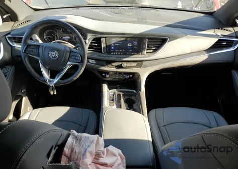 2023 Buick Enclave Essence z USA, uszkodzony, nr VIN 5GAEVAKW5PJ199812